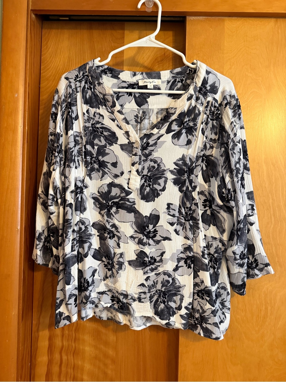Nine West White and Black Floral Button-Front Henley Blouse